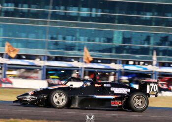 PRESENTE CON MUCHO ESFUERZO