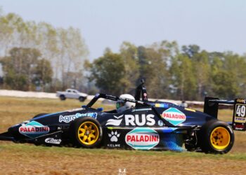 CON LA MENTE PUESTA EN LA PLATA