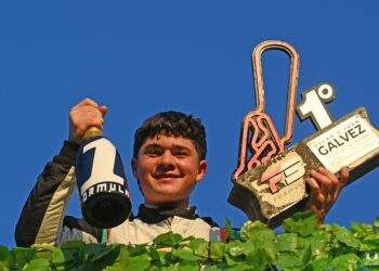 VICTORIA Y CANDIDATURA 